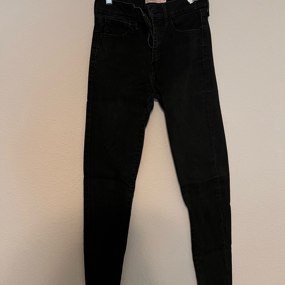 Black Levi’s skinny jeans